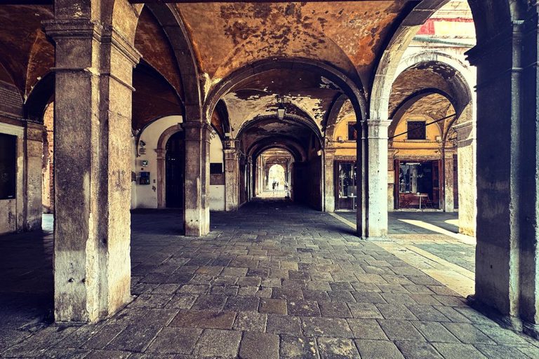 Tour Prostitutas, Comerciantes y Piratas